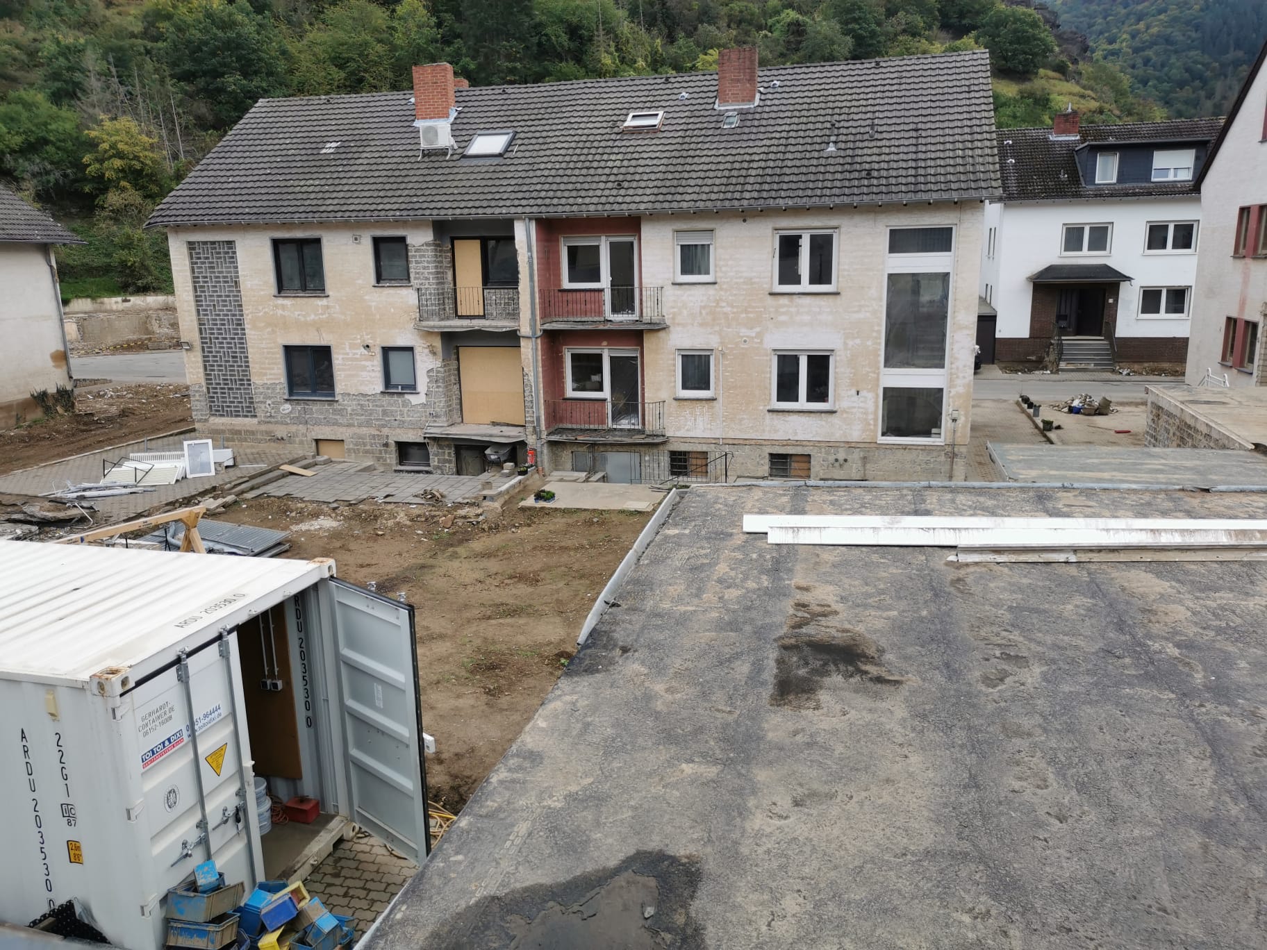 Hinter der Baustelle